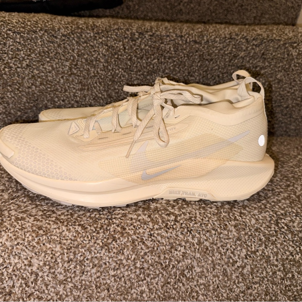 Nike Cream Athletic Sneakers GORTEX